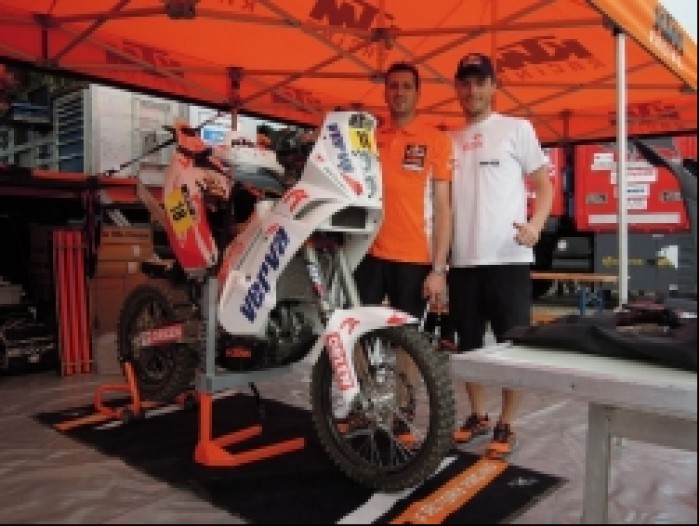 ORLEN Team Dakar 2013 pod namiotem