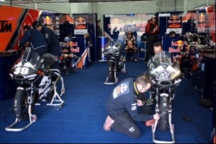 KTM Red Bull box Moto3 test Valencia