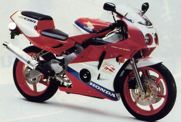 Honda CBR250RR 190 km/h, 20000 obr/min