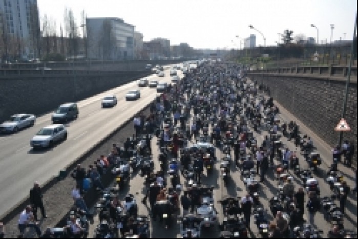 paryz motocykle strajk protest