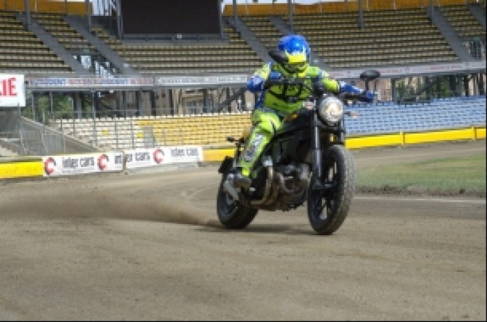 Krzysztof Kasprzak na Ducati Scrambler Full Throttle