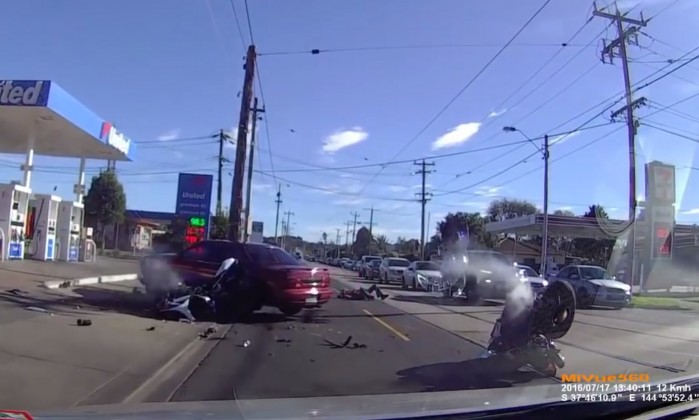 wypadek auto i dwa motocykle