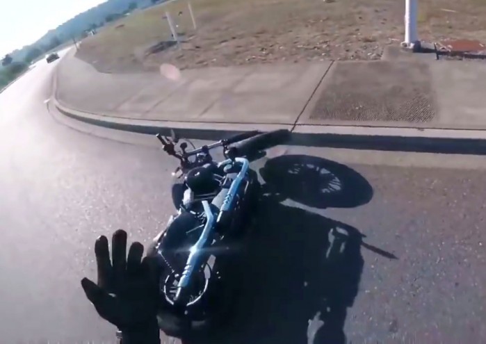 motocykl na glebie
