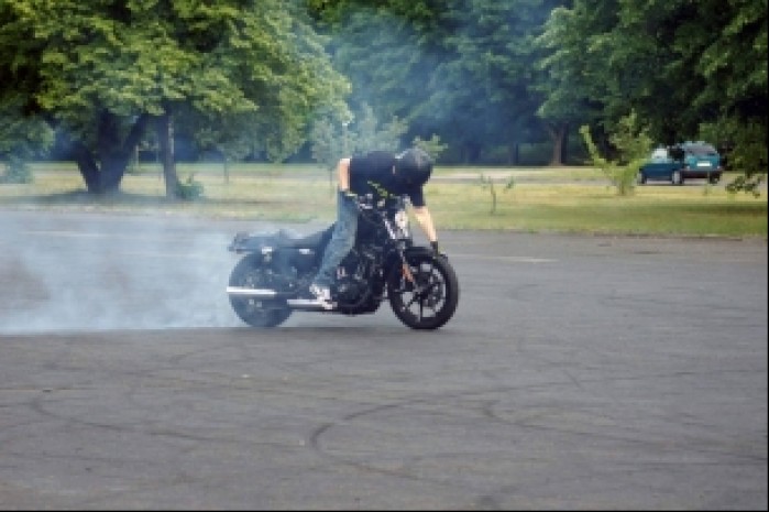 palenie gumy Harley Davidson