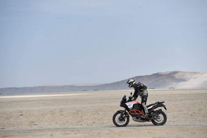 KTM 1290 Super Advenure R na pustyni
