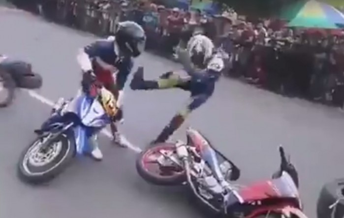 walka na torze motocyklowym