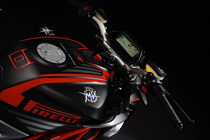 MV Agusta Brutale 800 RR Pirelii zegary