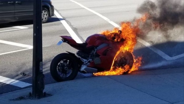 New Ducati Panigale V4 S Burst Into Flames 1 600x338