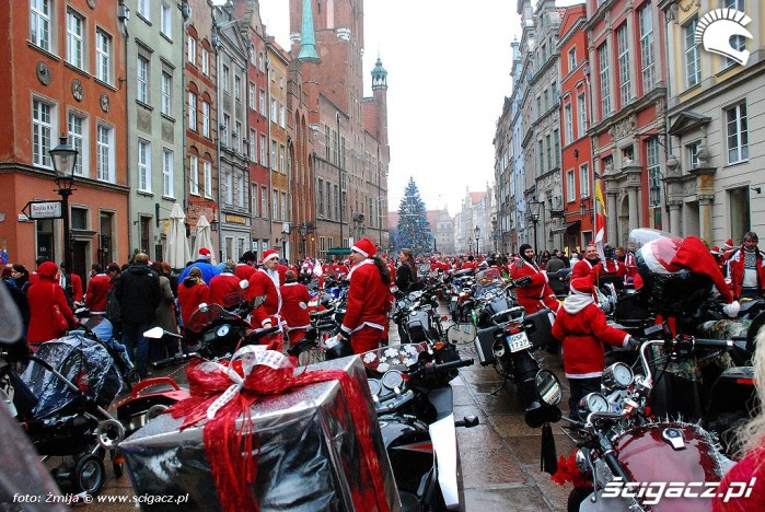 Rynek w Gdansku i motocyklsci na Mikolajki