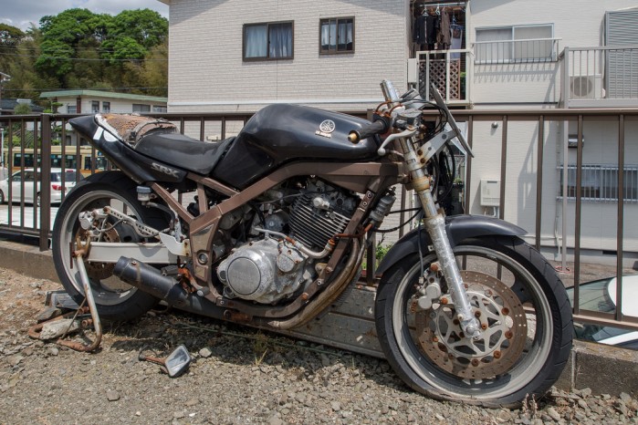 zniszczony motocykl