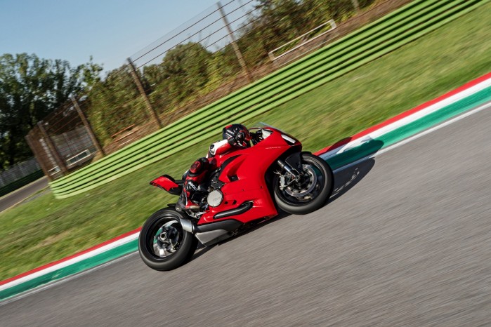 DUCATI PANIGALE V2 AMBIENCE 43 UC101483 Mid