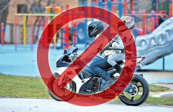 dziecko na motocyklu zakaz