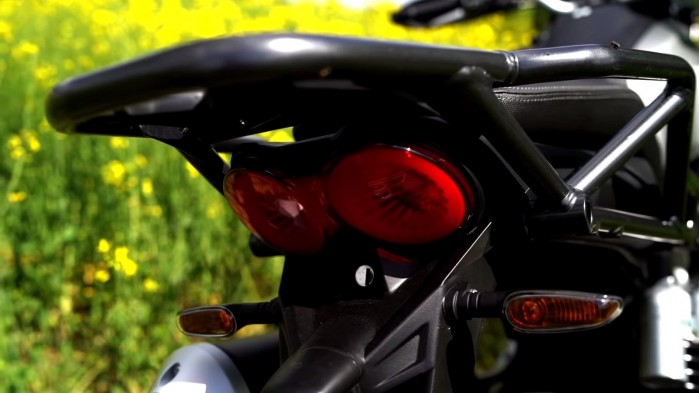 Moto Guzzi V85 TT swiatlo tyl