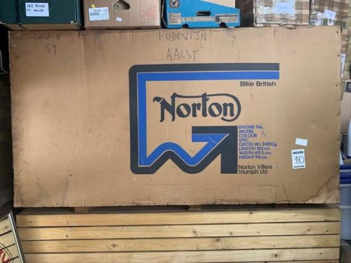 Norton Commando 850 crated 02