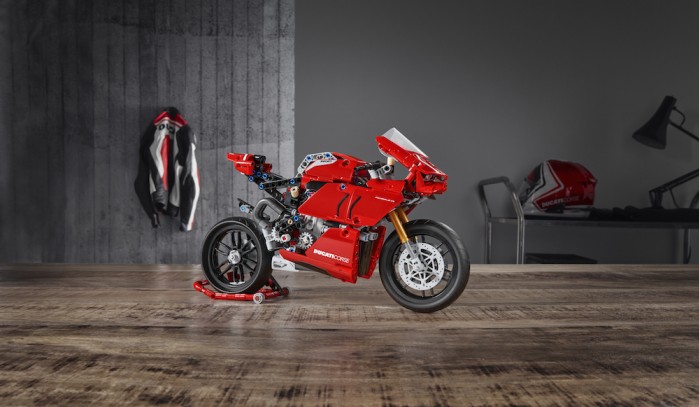 LEGO Creator Expert Ducati Panigale V4 R