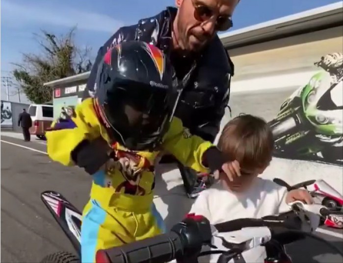 dziecko na moto