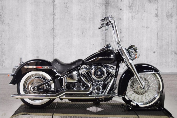 Harley Davidson Softail Deluxe FLDE