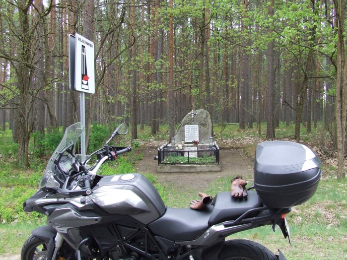 08 Kasparus Tu Niemcy zamordowali miejscowa ludnosc