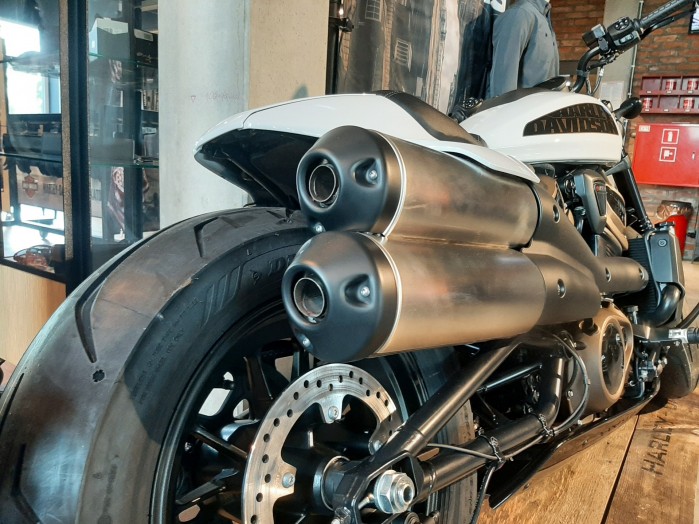 05 Harley Davidson Sportster S wydech