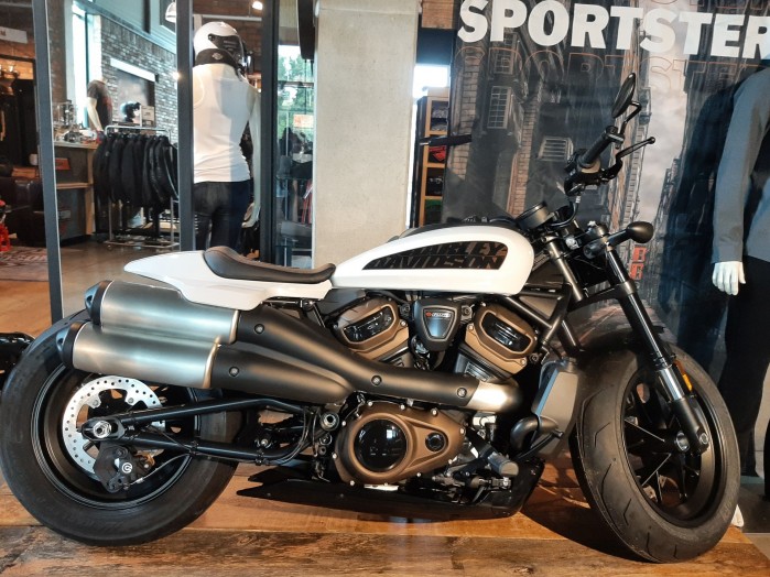 07 Harley Davidson Sportster S z bliska