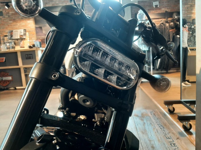 10 Harley Davidson Sportster S reflektor