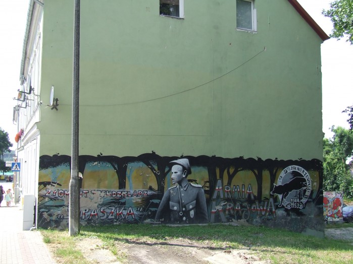 11 Mural czczacy zolnierzy Wykletych Tutaj z podobizna mjr lupaszki