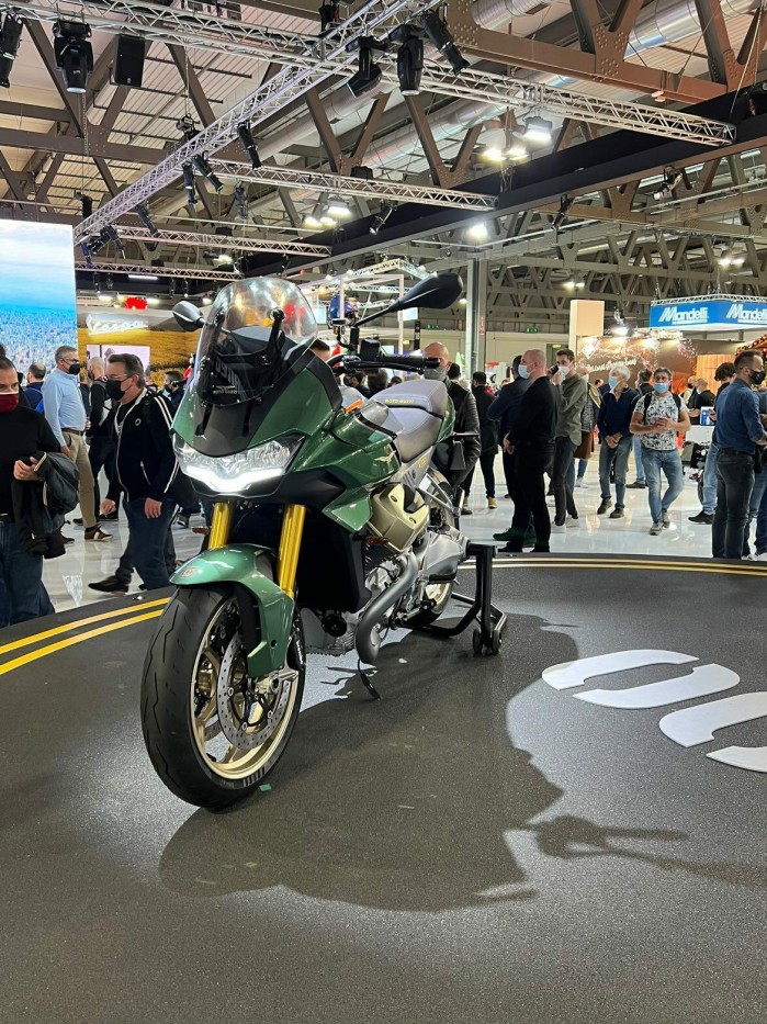 07 Moto Guzzi V100 Mandello EICMA 2021