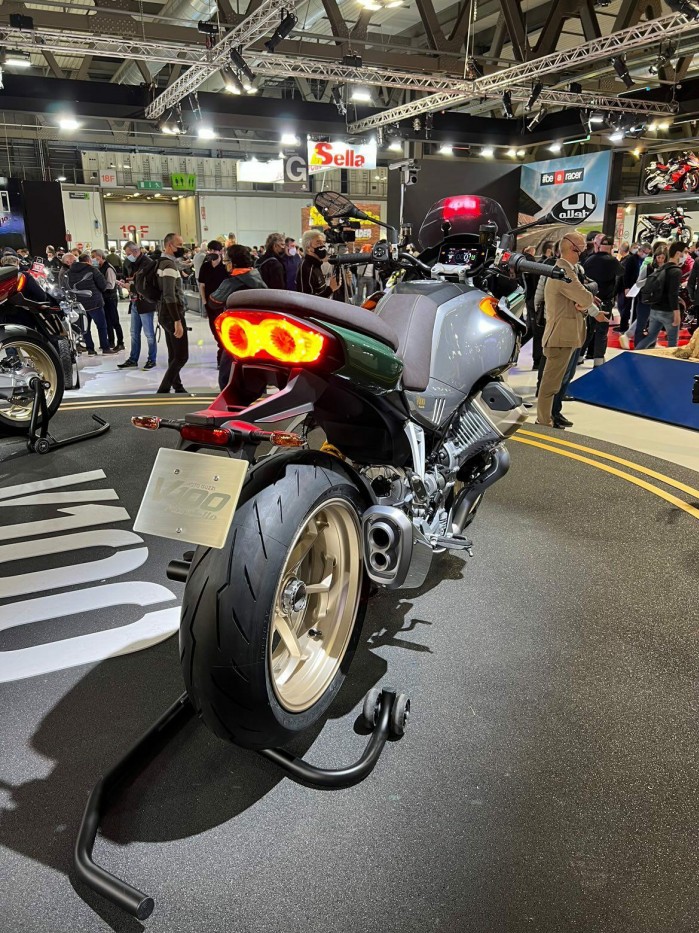 09 Moto Guzzi V100 Mandello nowosc 2022
