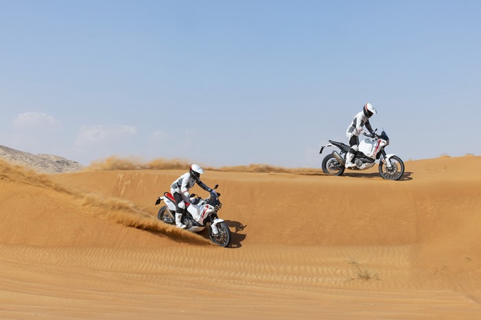 DesertX ducati na pustyni