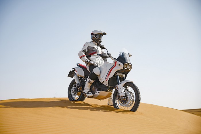 MY22 Ducati Desert X pustynia