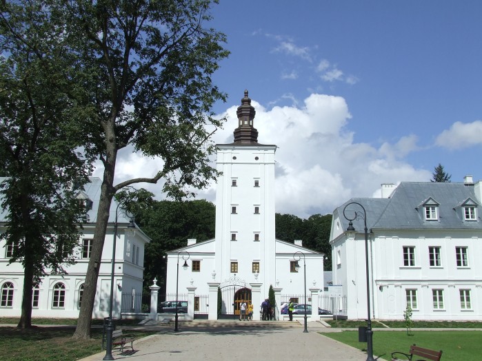 Dawny obiekt palacowy w Bialej Podlaskiej byl posadowiony za obwalowaniami bastionowej fortecy