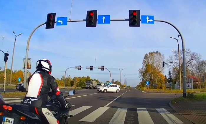 skrzyzowanie motocyklista 1