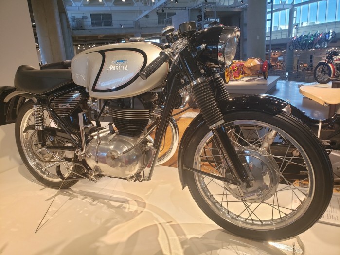 Motocykle Parilla eksponowane w amerykanskim muzeum Barber Motorsport Fotografie Wojtek Miezala 1