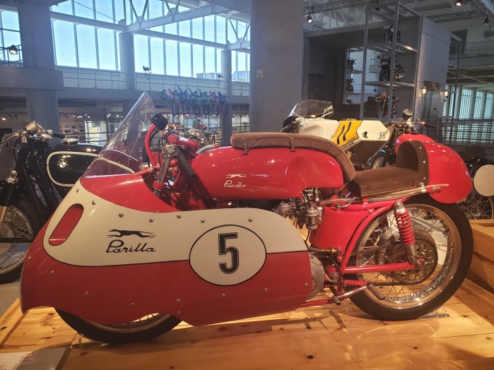 Motocykle Parilla eksponowane w amerykanskim muzeum Barber Motorsport Fotografie Wojtek Miezala 3