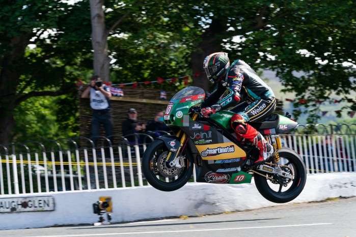 peter hickman supertwin tt r1