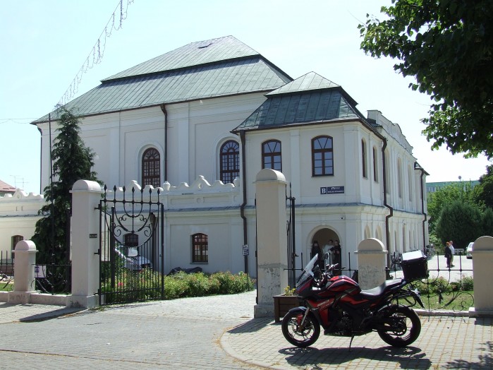06 W tej synagodze miesci sie obecnie Muzeum Pojezierza leczynsko Wlodawskiego oraz niezwykle ciekawe judaika