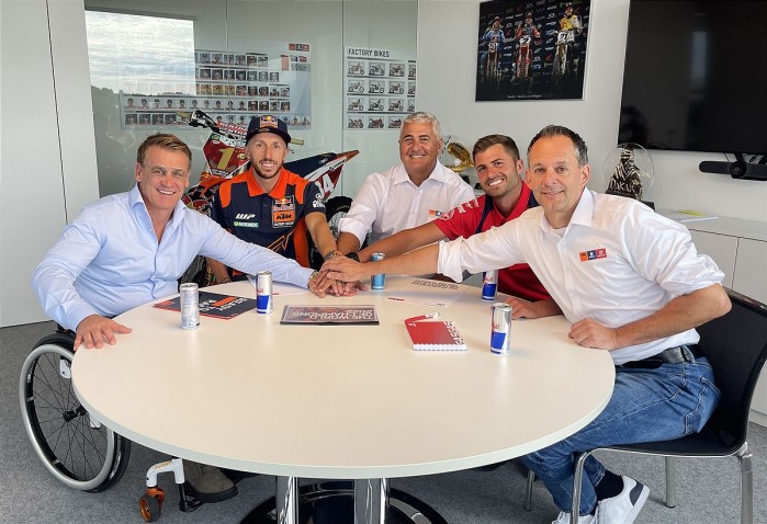 Red Bull KTM Tony Cairoli Team Manager 3