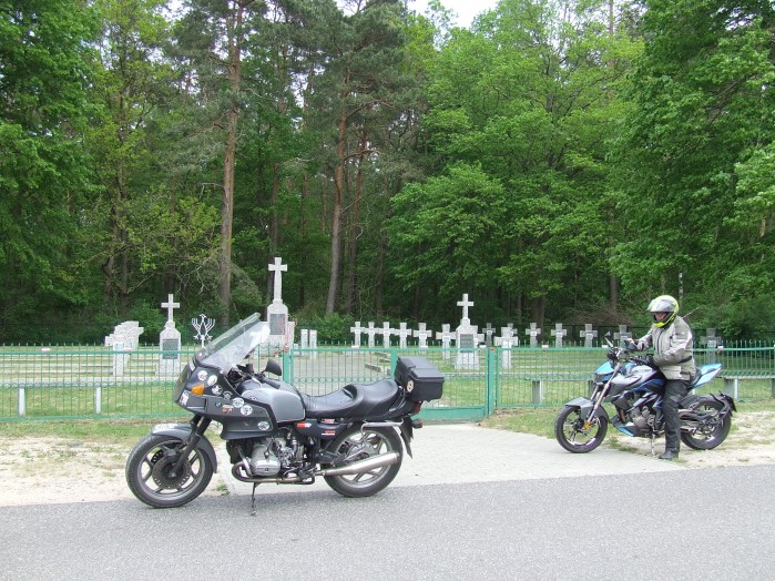 10 Dabkowice Jeden z licznych cmentarzy z czasow Bitwy nad Bzura Wrzesien 1939