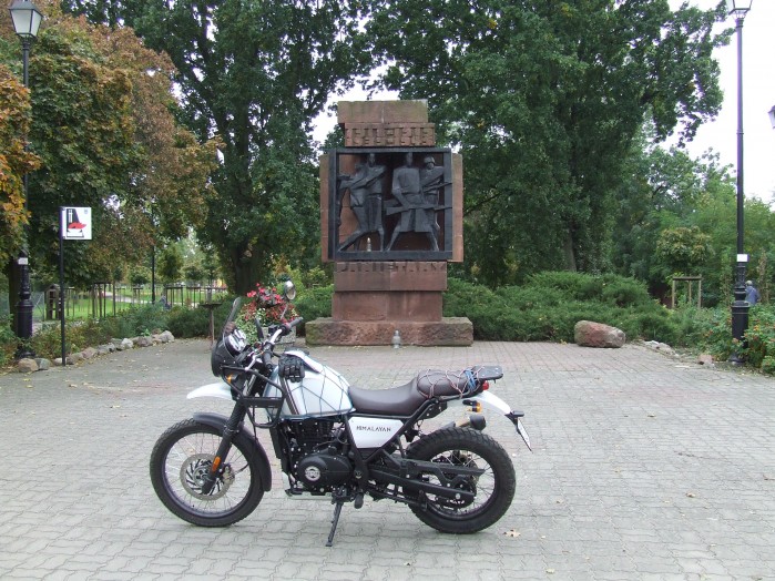 06 Pomnik przypominajacy martyrologie mieszkancow znina pod niemieckimi rzadami