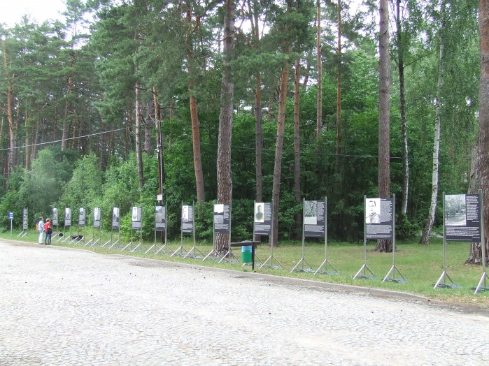 06 Pamiatkowe tablice w Treblince