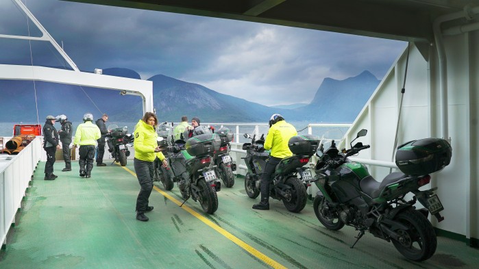 przeprawa promowa norweskie fiordy nordcapp motocyklem