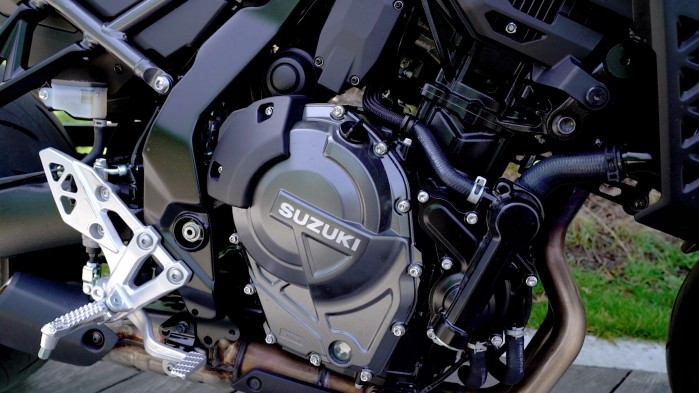 16 Suzuki GSX 8S test silnik