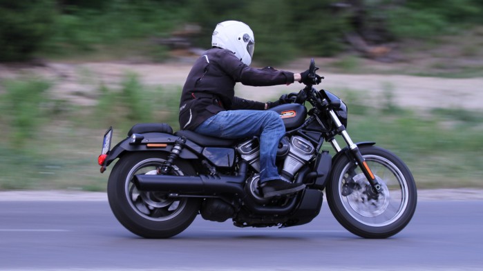 06 Harley Davidson Nighster Special na szosie