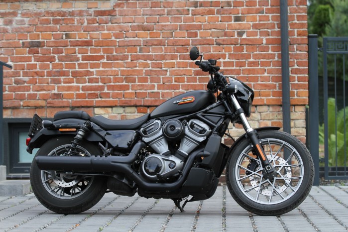 11 Harley Davidson Nighster Special profil