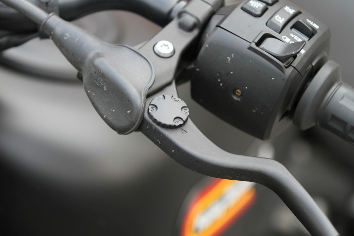 19 Harley Davidson Nighster Special klamka