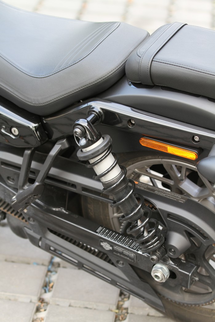 25 Harley Davidson Nighster Special zawieszenie
