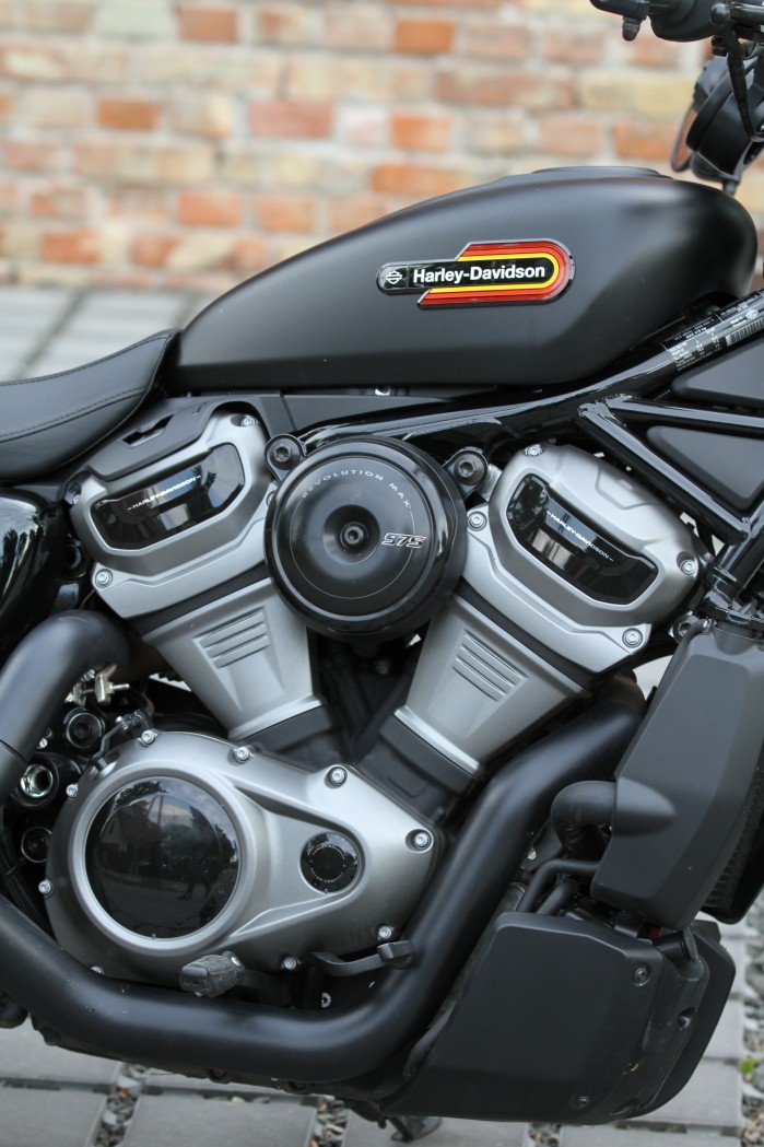 28 Harley Davidson Nighster Special silnik