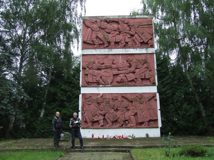 06 Tryptyk na cmentarzu radzieckich bojcow