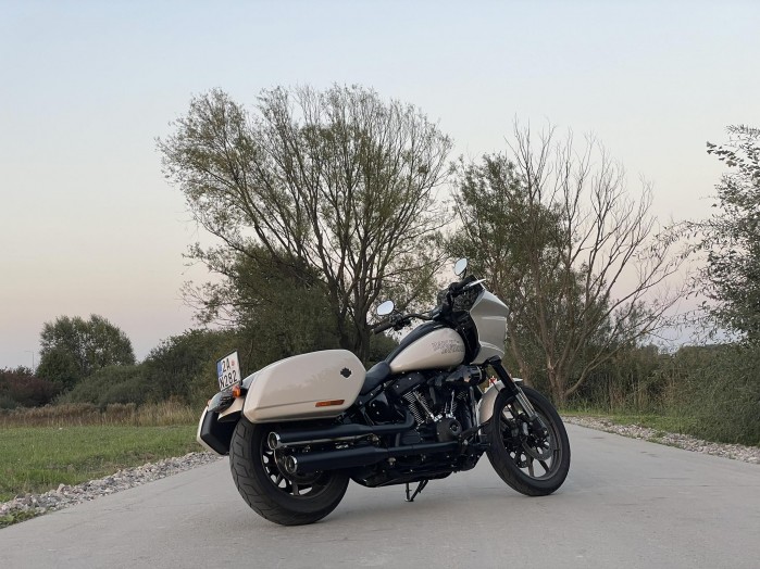 02 Harley Davidson Low Rider ST na drodze