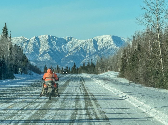marek suslilk motocyklem na alasce w zimie